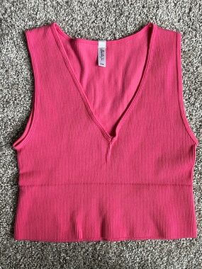 Alexander Jane V-Neck Sleeveless Cropped Tank Top. Size S|M. Pink.